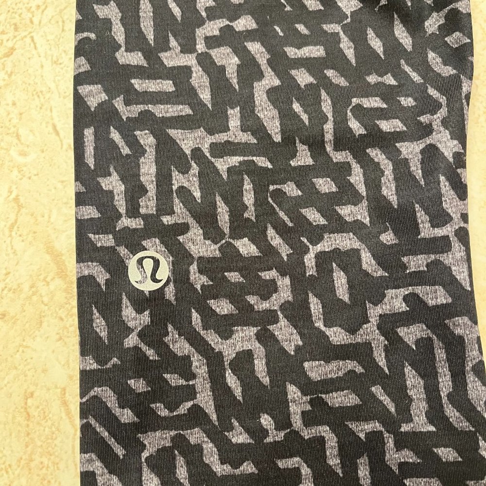 Lululemon Pattern Leggings Size 0 - Picture 2 of 4